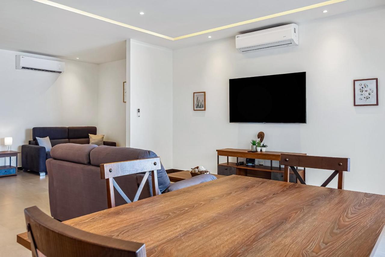 V Golf 601 Apartment